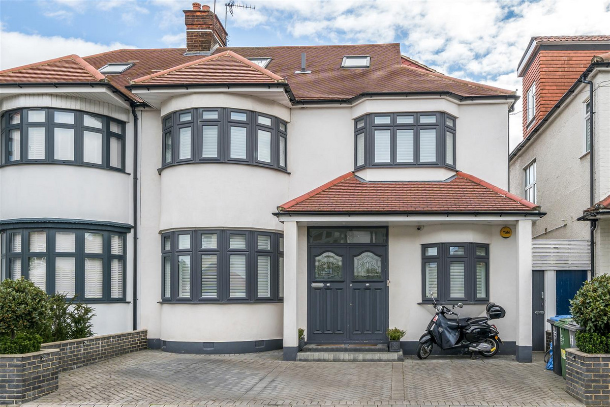 Kenneth Crescent