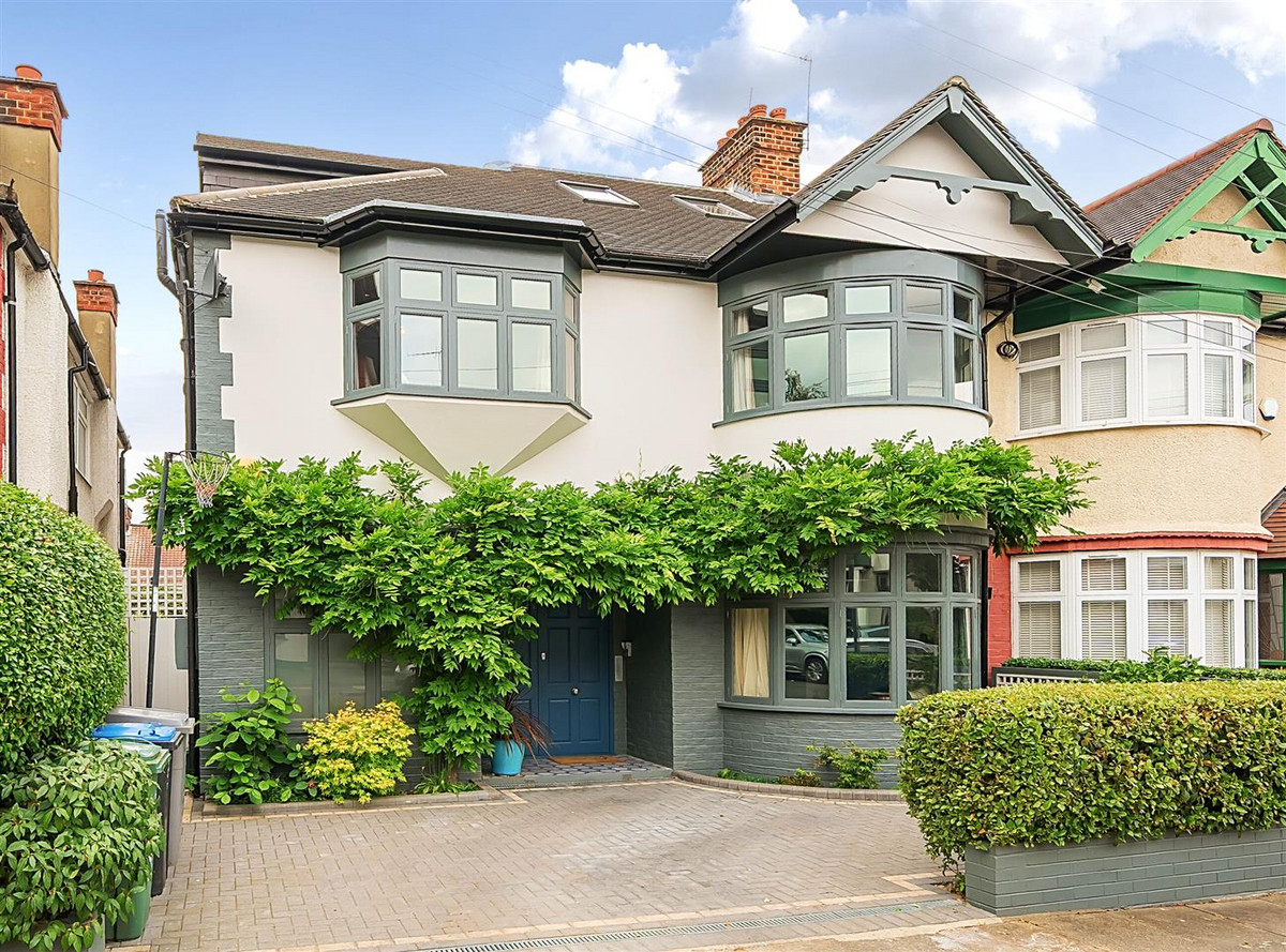 Kenneth Crescent