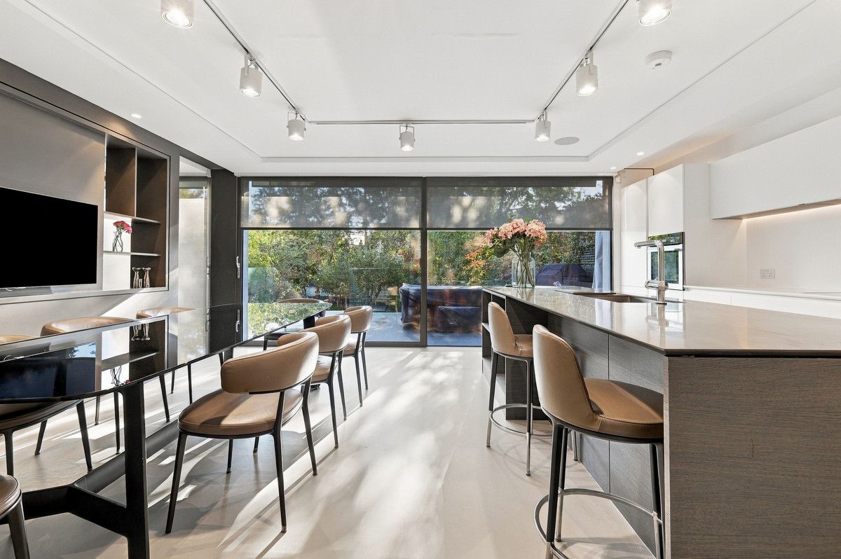 Christchurch Avenue NW6 7PE